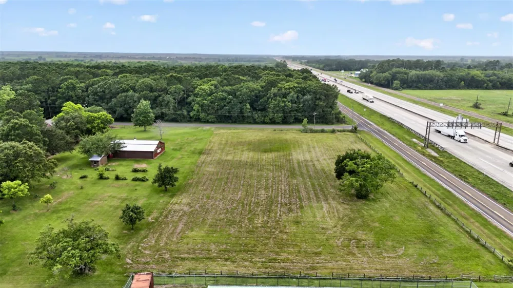 113 Dugat Rd Winnie, TX 77665