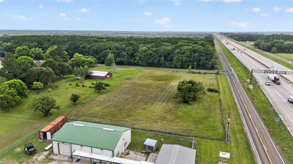 113 Dugat Rd Winnie, TX 77665