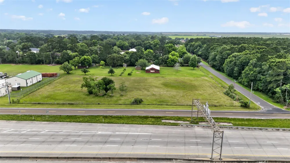 113 Dugat Rd Winnie, TX 77665