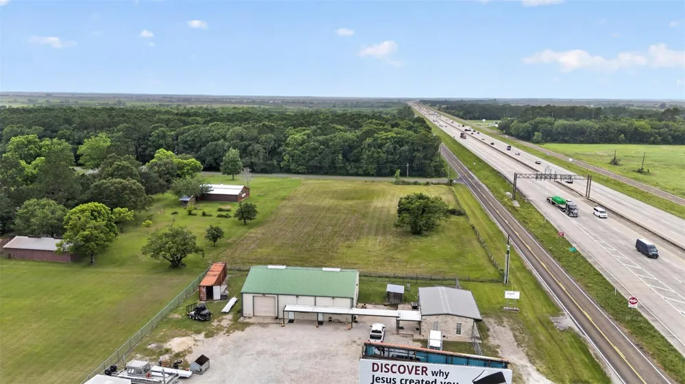 113 Dugat Rd Winnie, TX 77665