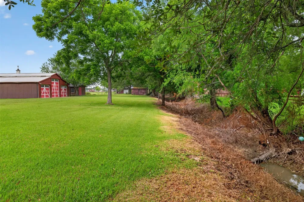 113 Dugat Rd Winnie, TX 77665