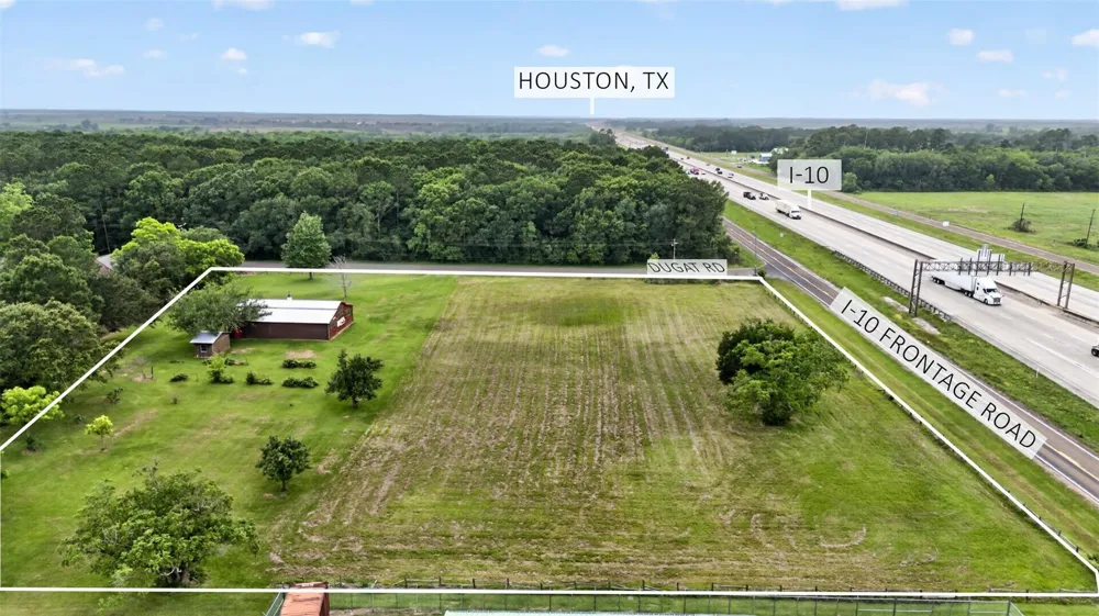 113 Dugat Rd Winnie, TX 77665