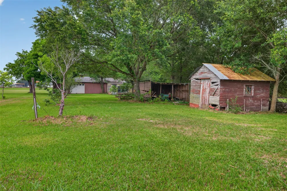 113 Dugat Rd Winnie, TX 77665
