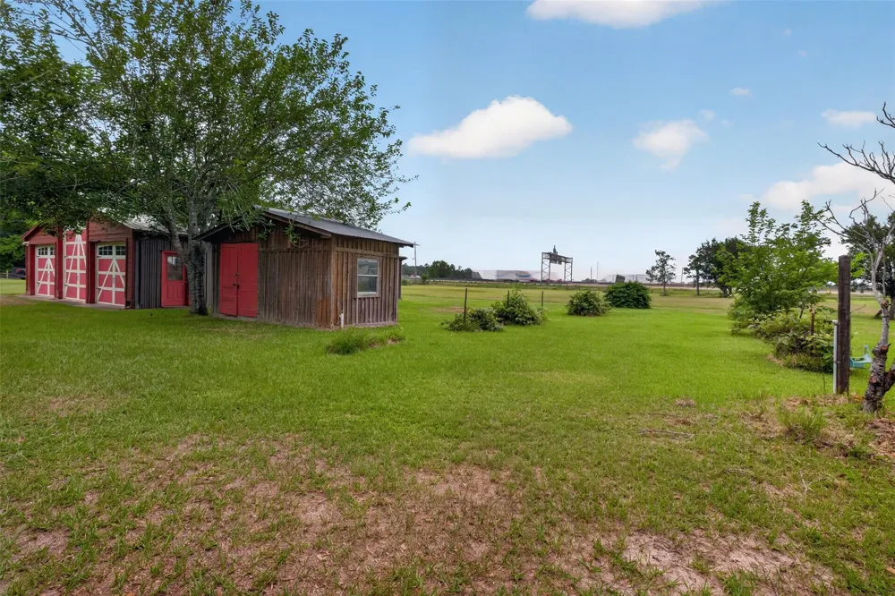 113 Dugat Rd Winnie, TX 77665