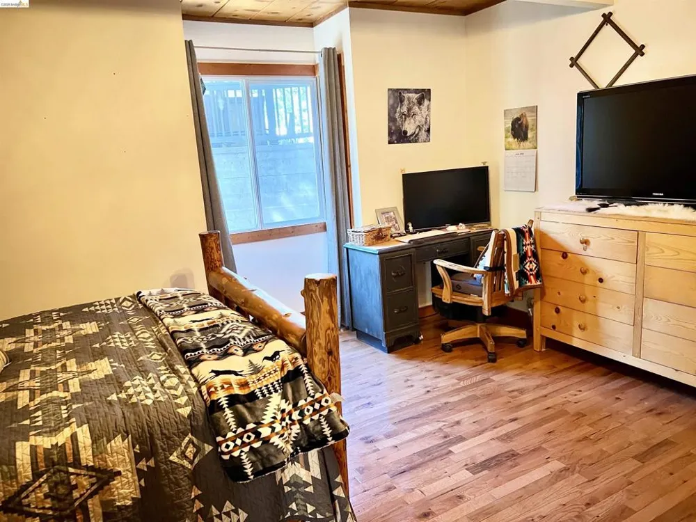 24086 Lama Hisum Rd Mi Wuk Village, CA 95346