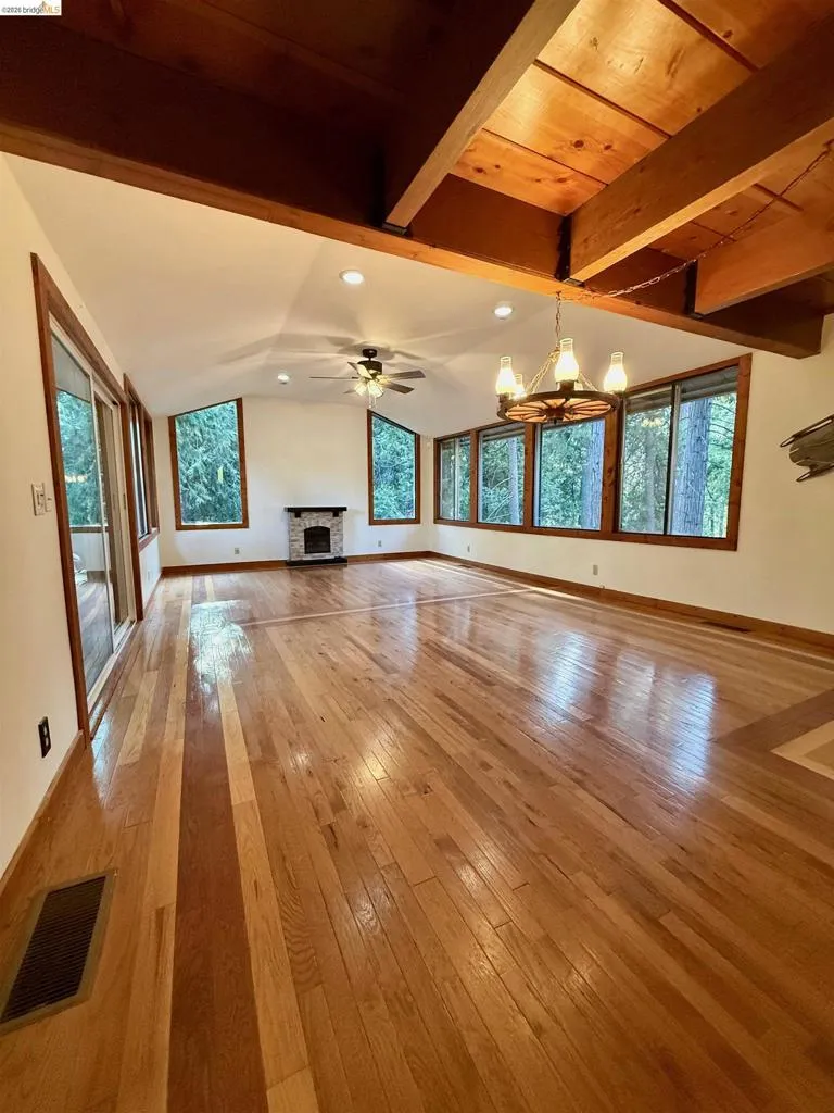 24086 Lama Hisum Rd Mi Wuk Village, CA 95346
