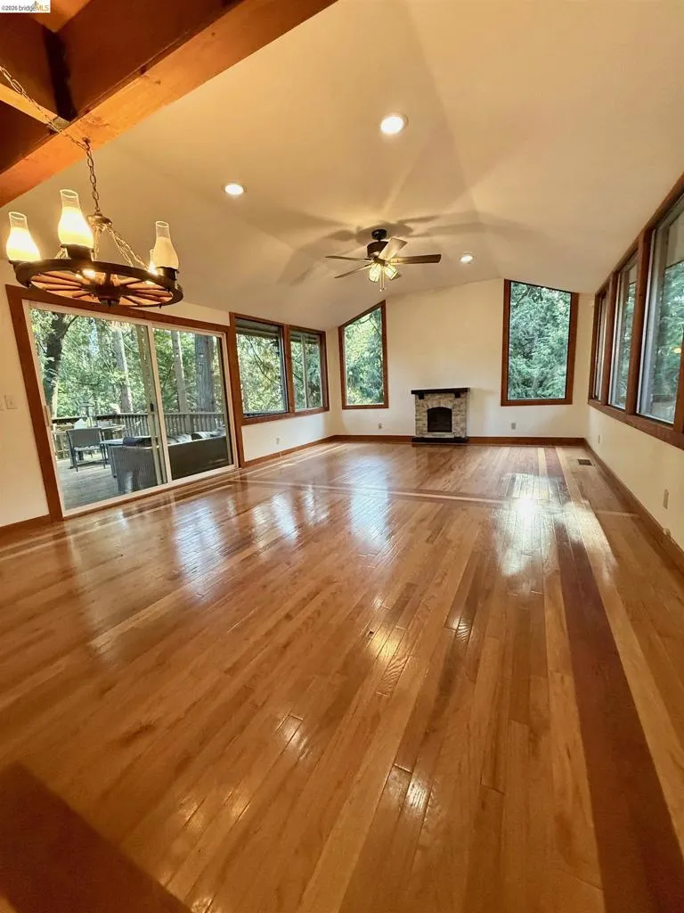 24086 Lama Hisum Rd Mi Wuk Village, CA 95346