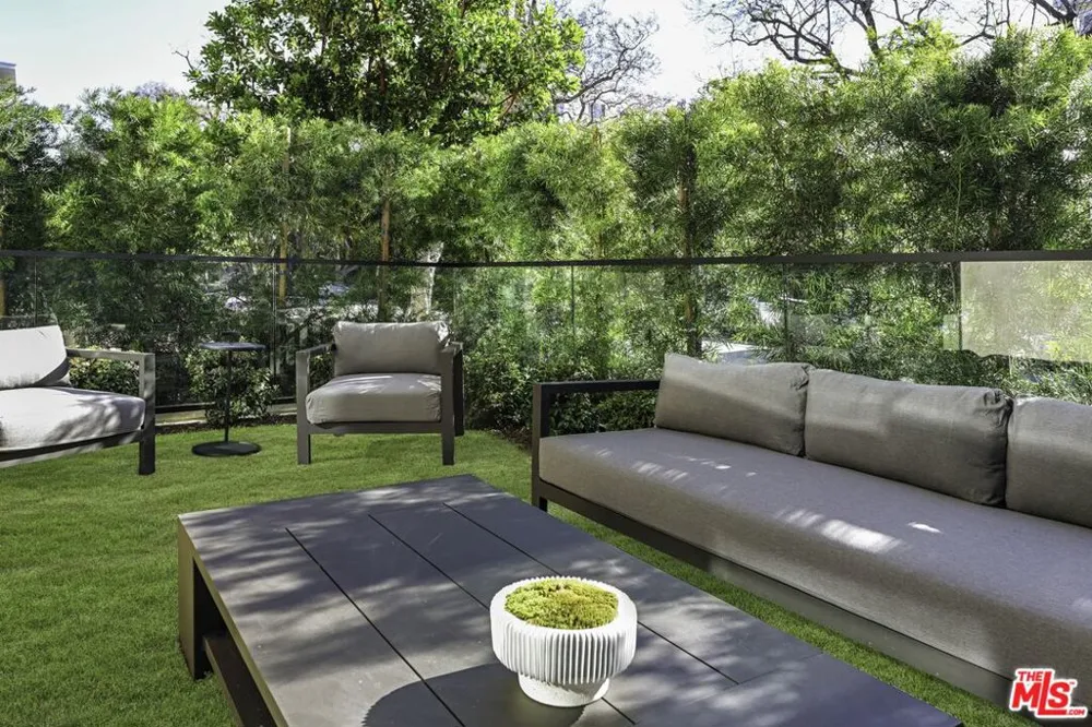 333 Palm Drive #104 Beverly Hills, CA 90210