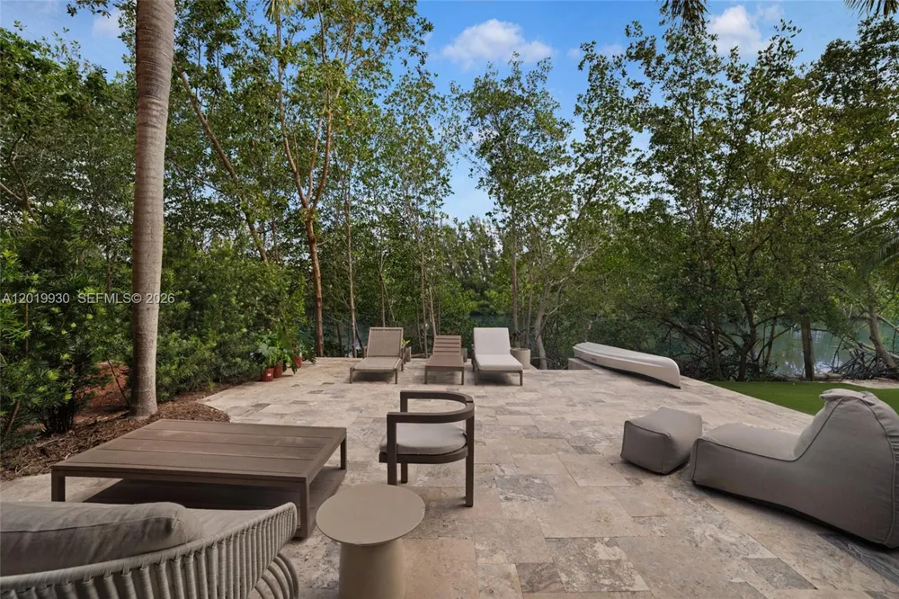 6226 Paradise Point Dr Palmetto Bay, FL 33157