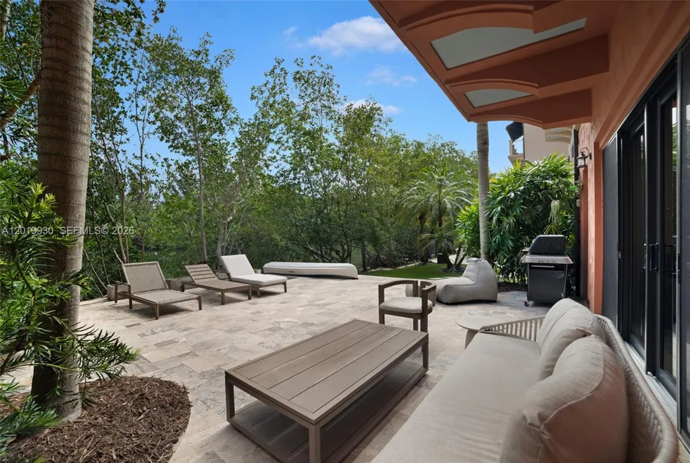 6226 Paradise Point Dr Palmetto Bay, FL 33157