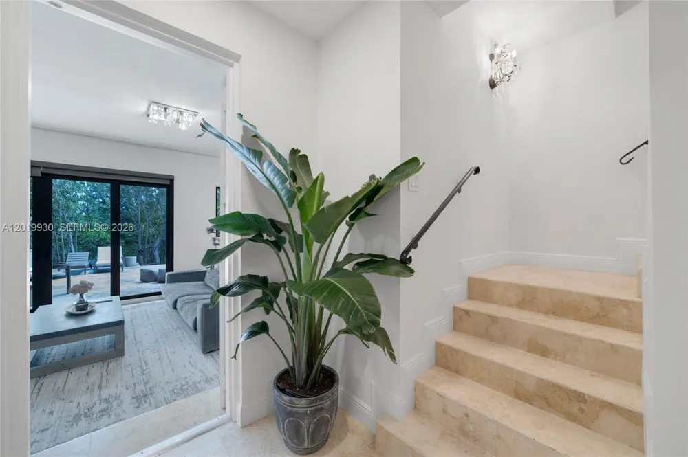 6226 Paradise Point Dr Palmetto Bay, FL 33157
