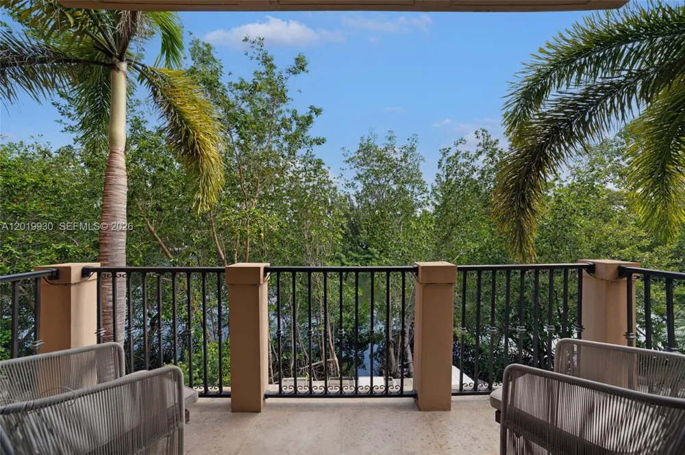 6226 Paradise Point Dr Palmetto Bay, FL 33157