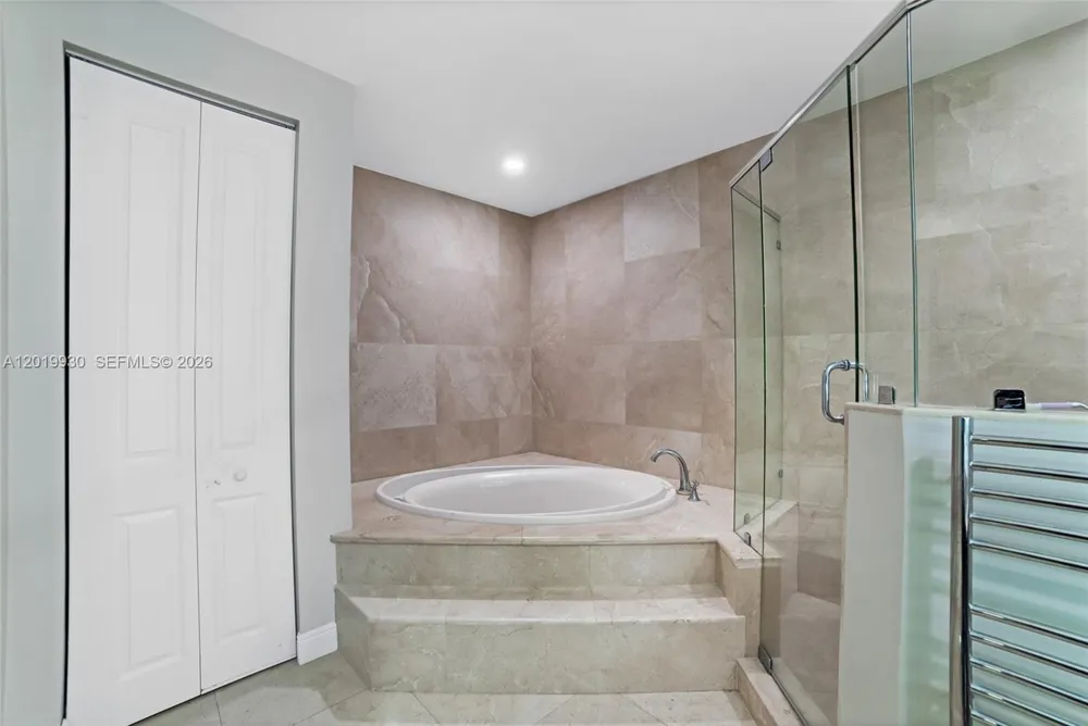 6226 Paradise Point Dr Palmetto Bay, FL 33157