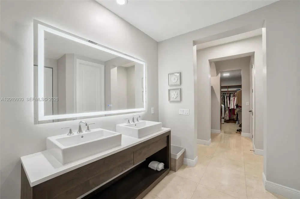 6226 Paradise Point Dr Palmetto Bay, FL 33157