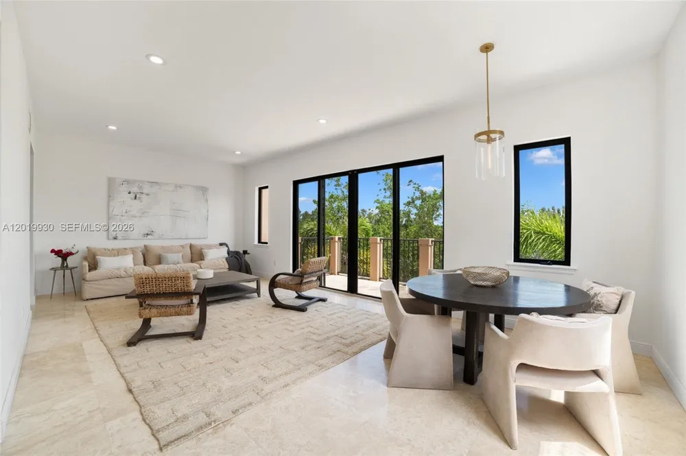6226 Paradise Point Dr Palmetto Bay, FL 33157