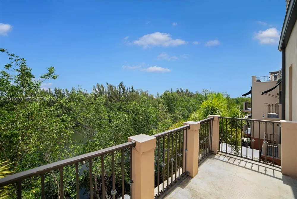 6226 Paradise Point Dr Palmetto Bay, FL 33157