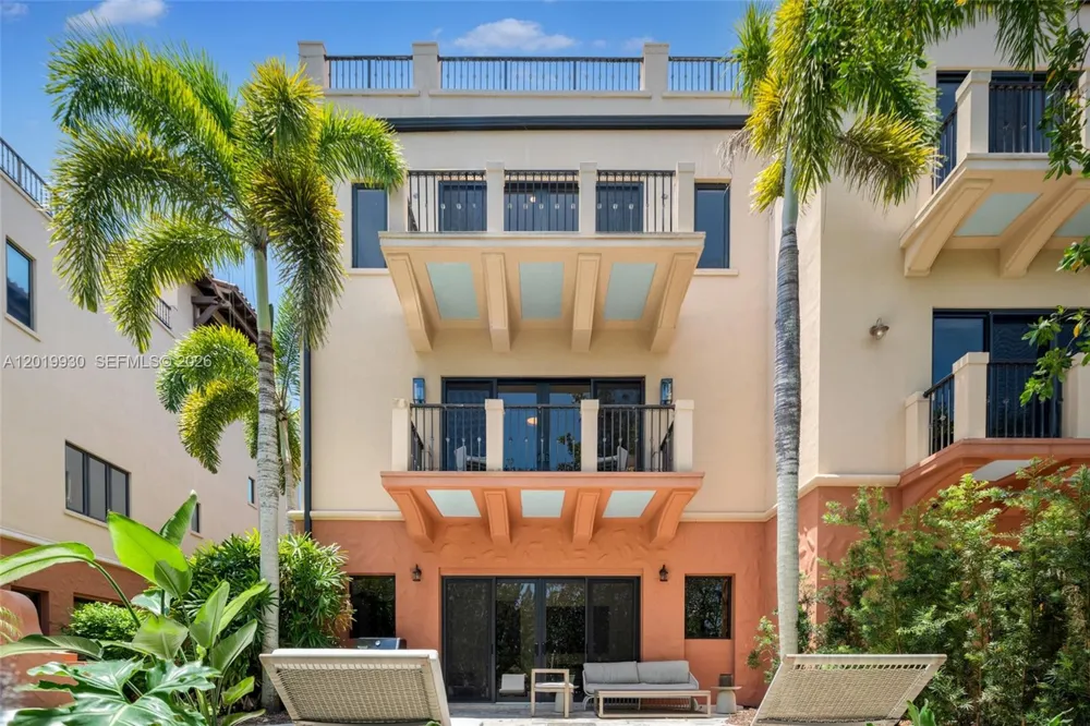 6226 Paradise Point Dr Palmetto Bay, FL 33157