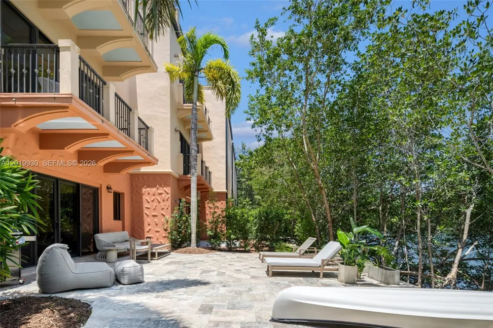 6226 Paradise Point Dr Palmetto Bay, FL 33157