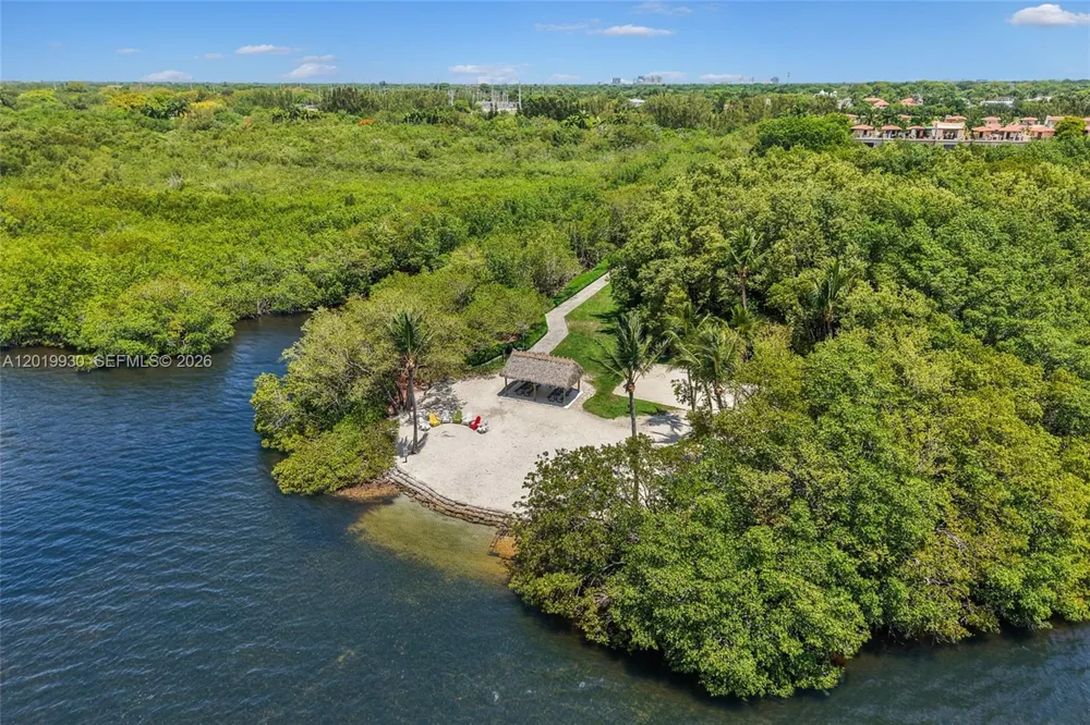 6226 Paradise Point Dr Palmetto Bay, FL 33157