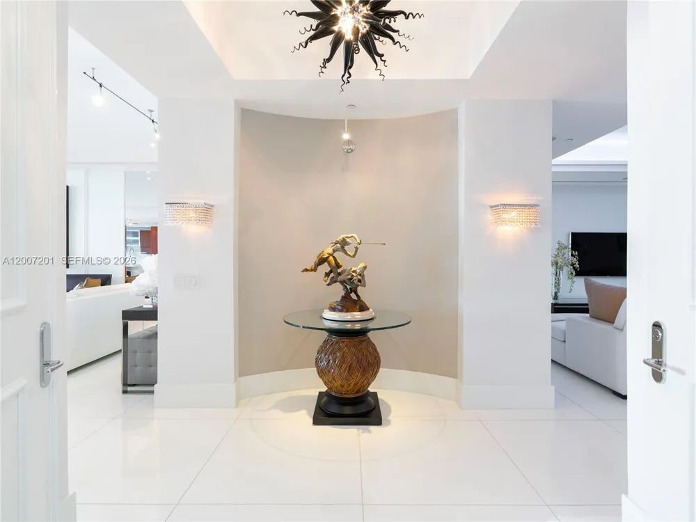 5959 Collins Ave #906 Miami Beach, FL 33140