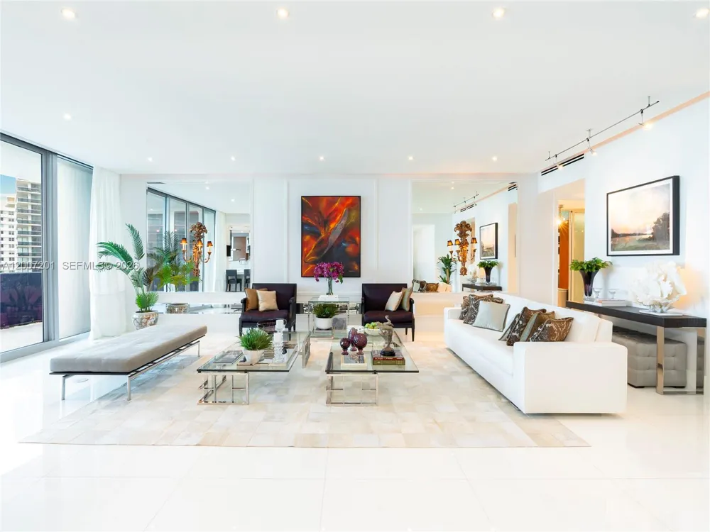 5959 Collins Ave #906 Miami Beach, FL 33140