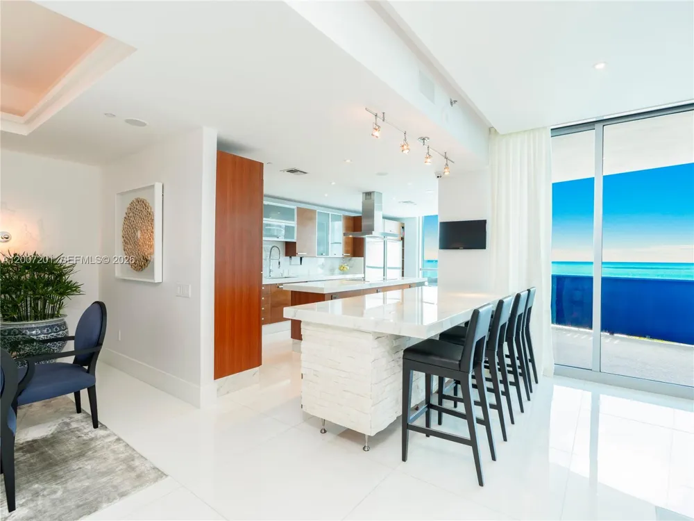 5959 Collins Ave #906 Miami Beach, FL 33140