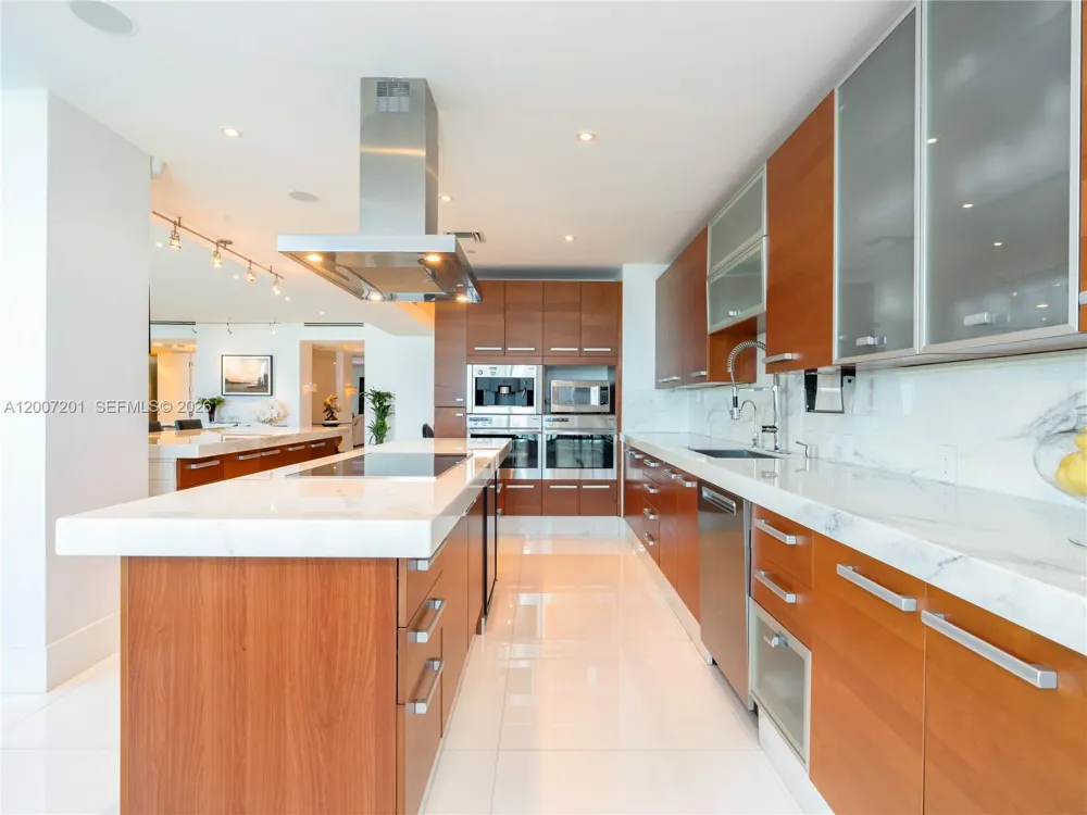 5959 Collins Ave #906 Miami Beach, FL 33140