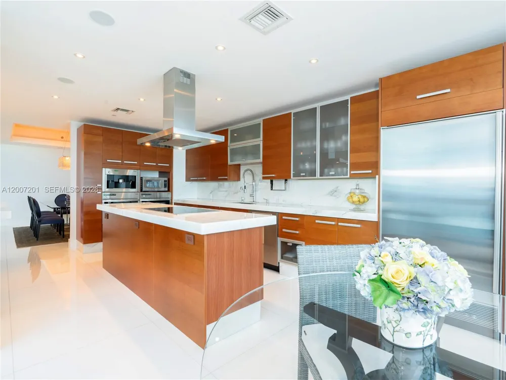 5959 Collins Ave #906 Miami Beach, FL 33140