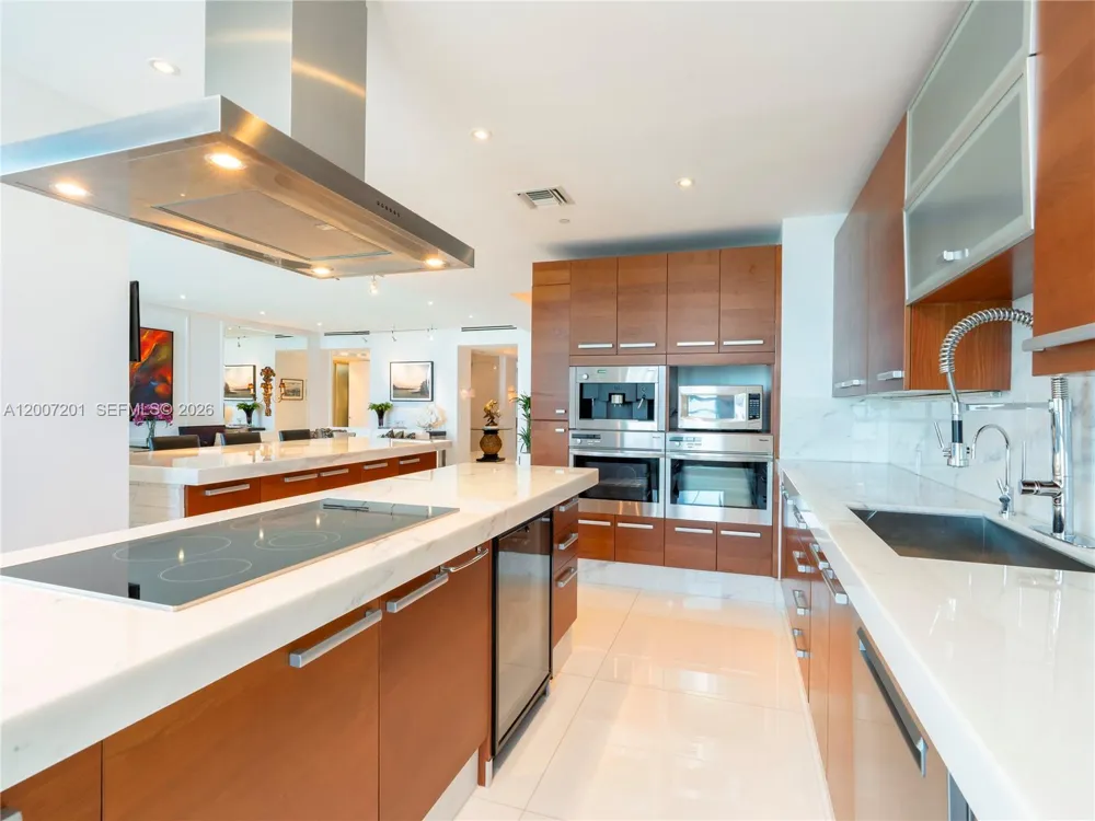 5959 Collins Ave #906 Miami Beach, FL 33140