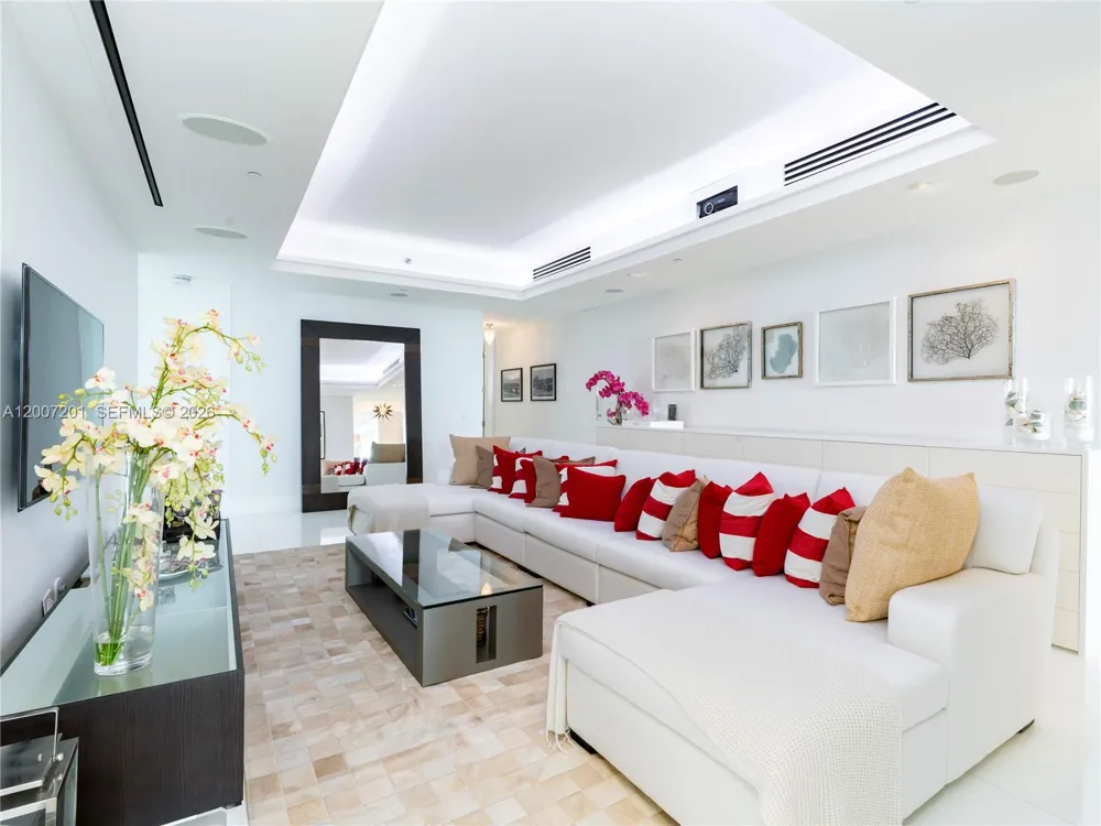 5959 Collins Ave #906 Miami Beach, FL 33140