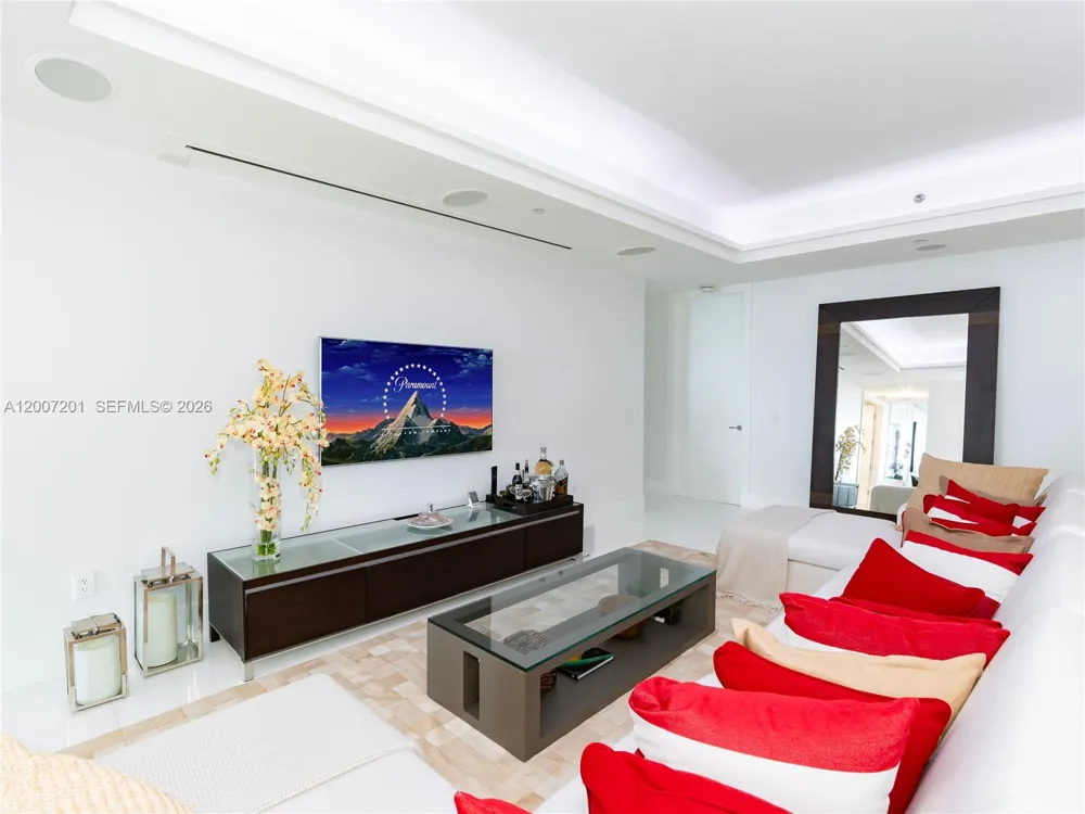 5959 Collins Ave #906 Miami Beach, FL 33140