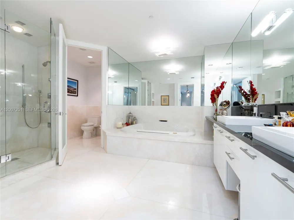 5959 Collins Ave #906 Miami Beach, FL 33140