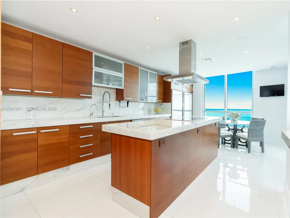 5959 Collins Ave #906 Miami Beach, FL 33140
