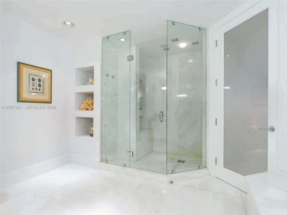 5959 Collins Ave #906 Miami Beach, FL 33140
