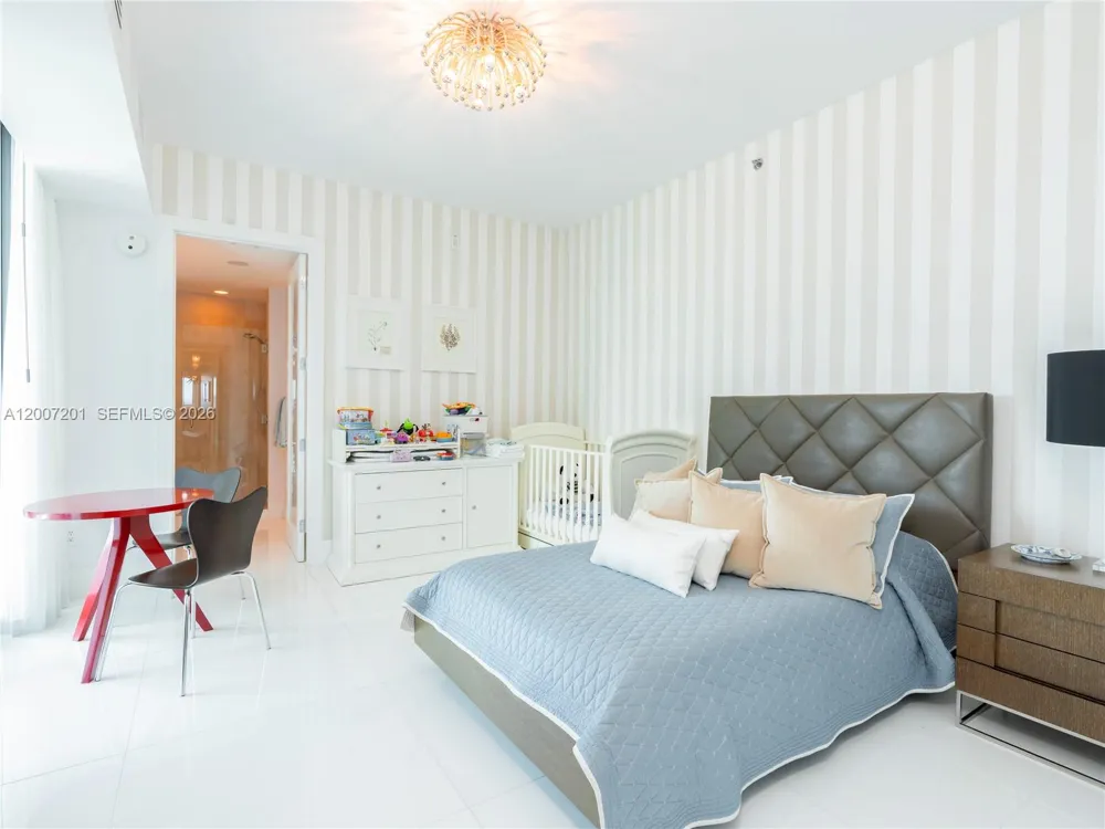 5959 Collins Ave #906 Miami Beach, FL 33140