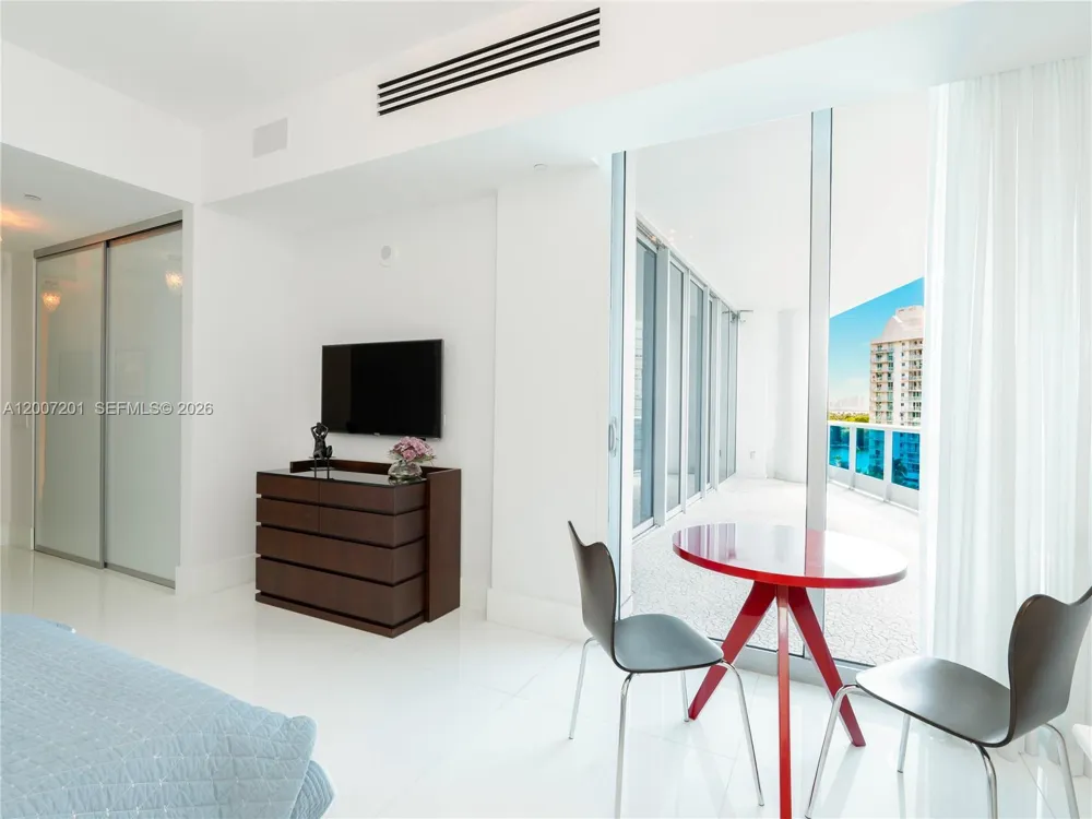 5959 Collins Ave #906 Miami Beach, FL 33140