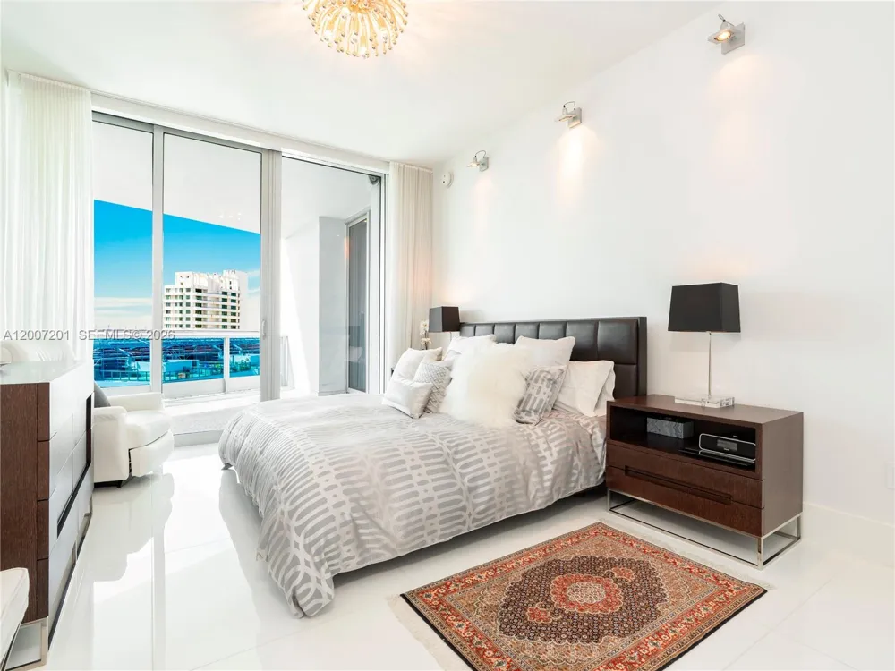 5959 Collins Ave #906 Miami Beach, FL 33140