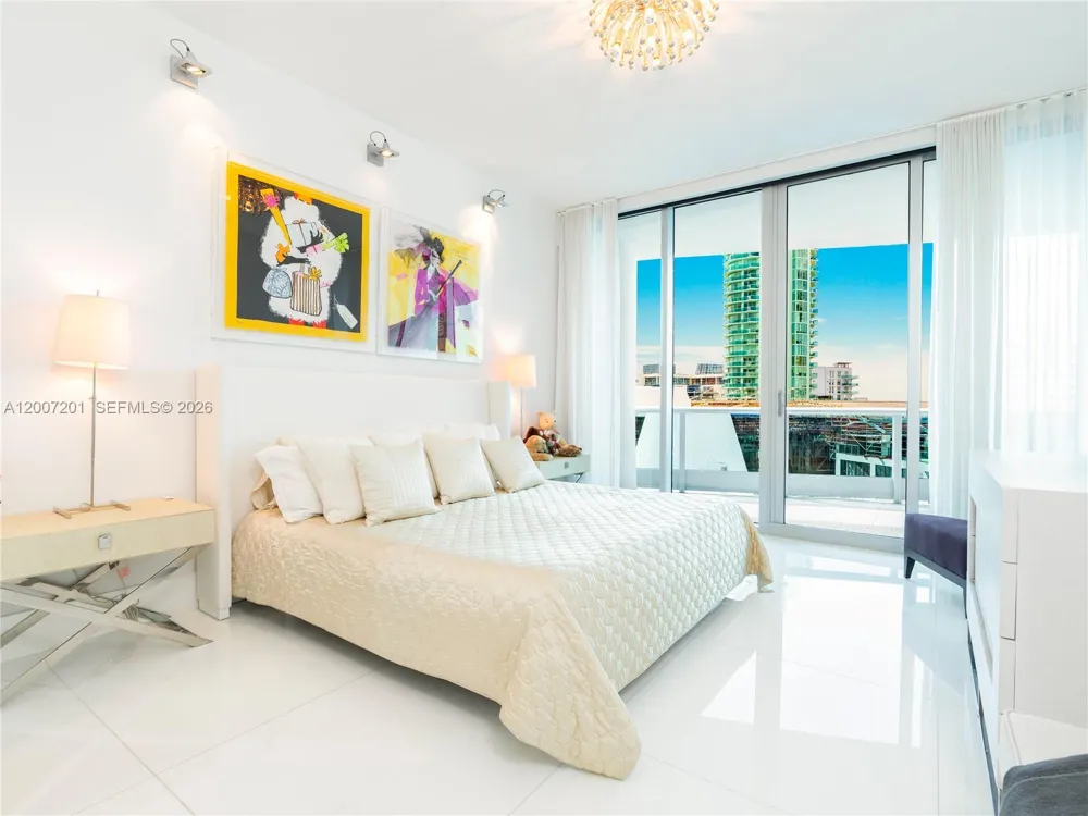5959 Collins Ave #906 Miami Beach, FL 33140