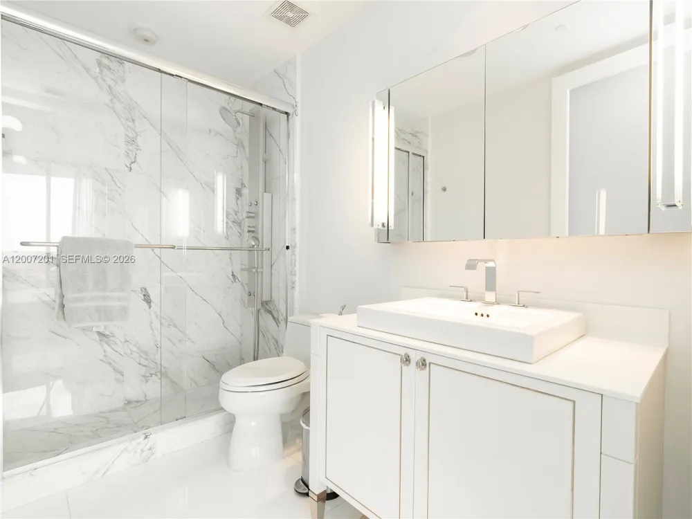5959 Collins Ave #906 Miami Beach, FL 33140