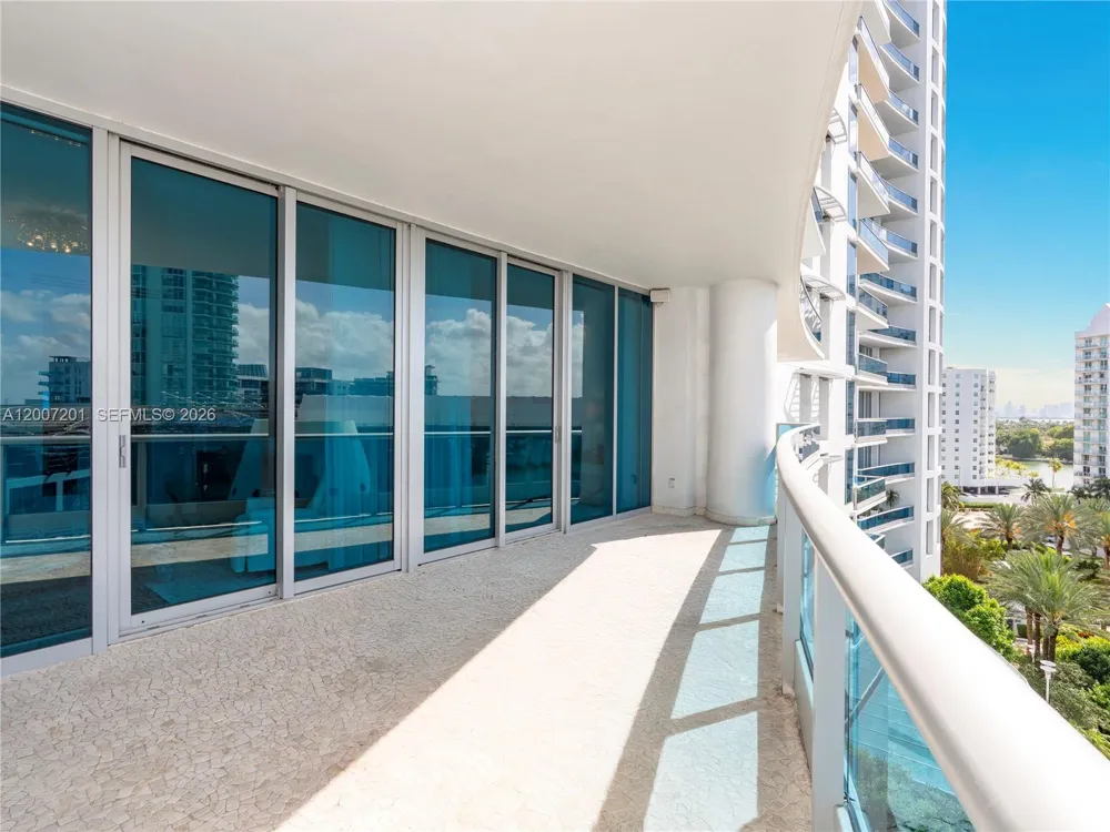 5959 Collins Ave #906 Miami Beach, FL 33140