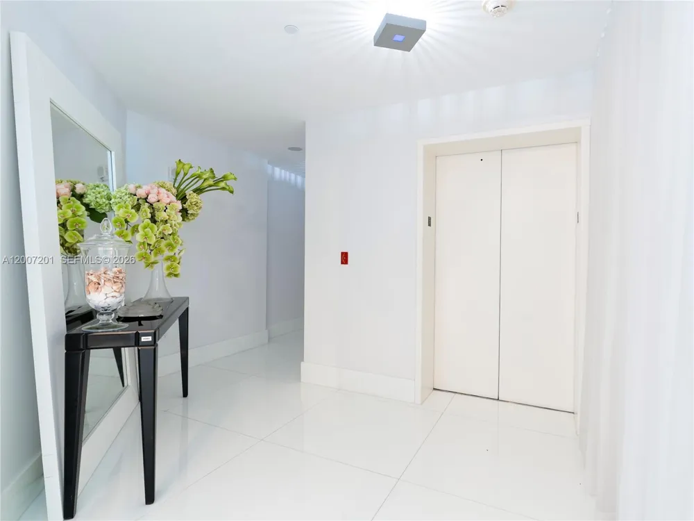 5959 Collins Ave #906 Miami Beach, FL 33140