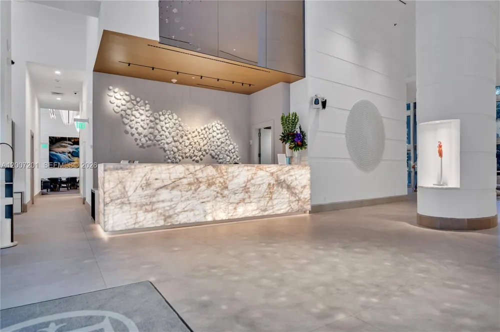 5959 Collins Ave #906 Miami Beach, FL 33140