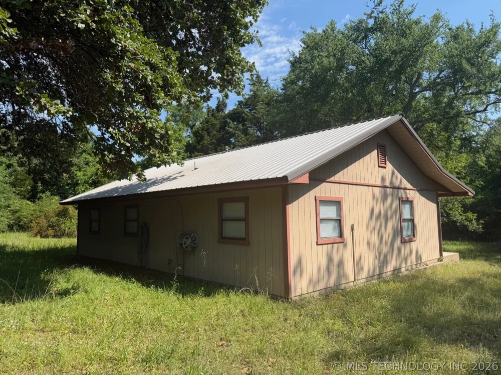 9420 E 120th Road Dustin, OK 74839