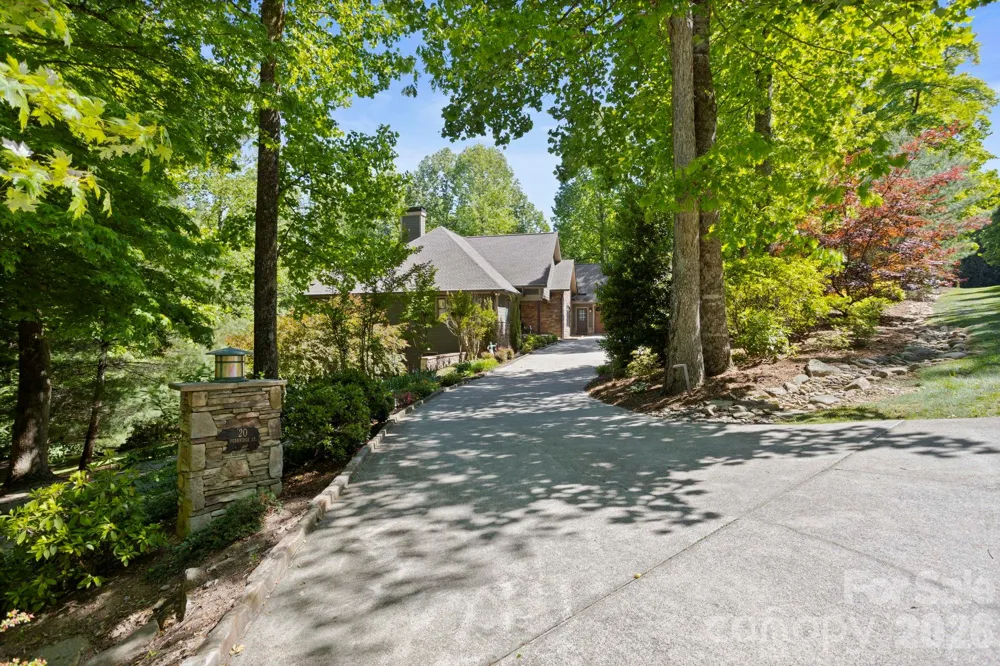 20 Fernridge Court Flat Rock, NC 28731