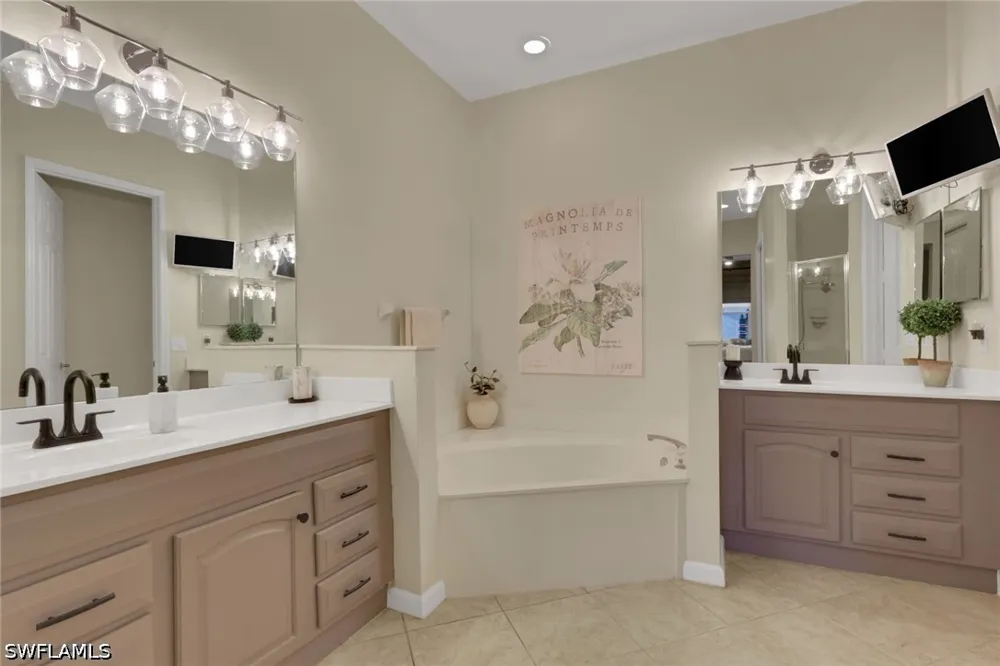 Cardinal Cove Lane Naples, FL 34114