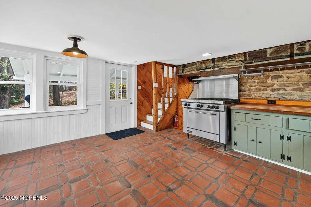 28 Old Clinton Road Raritan, NJ 08822