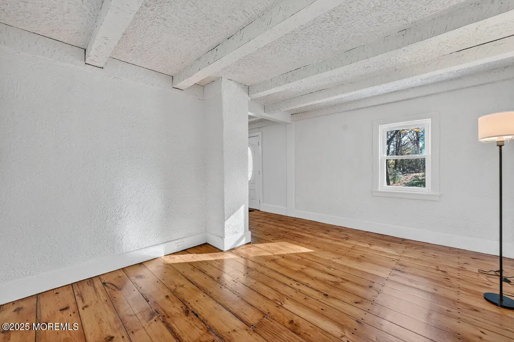 28 Old Clinton Road Raritan, NJ 08822