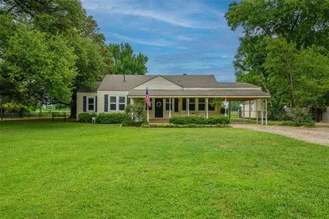 208 Louisiana Street