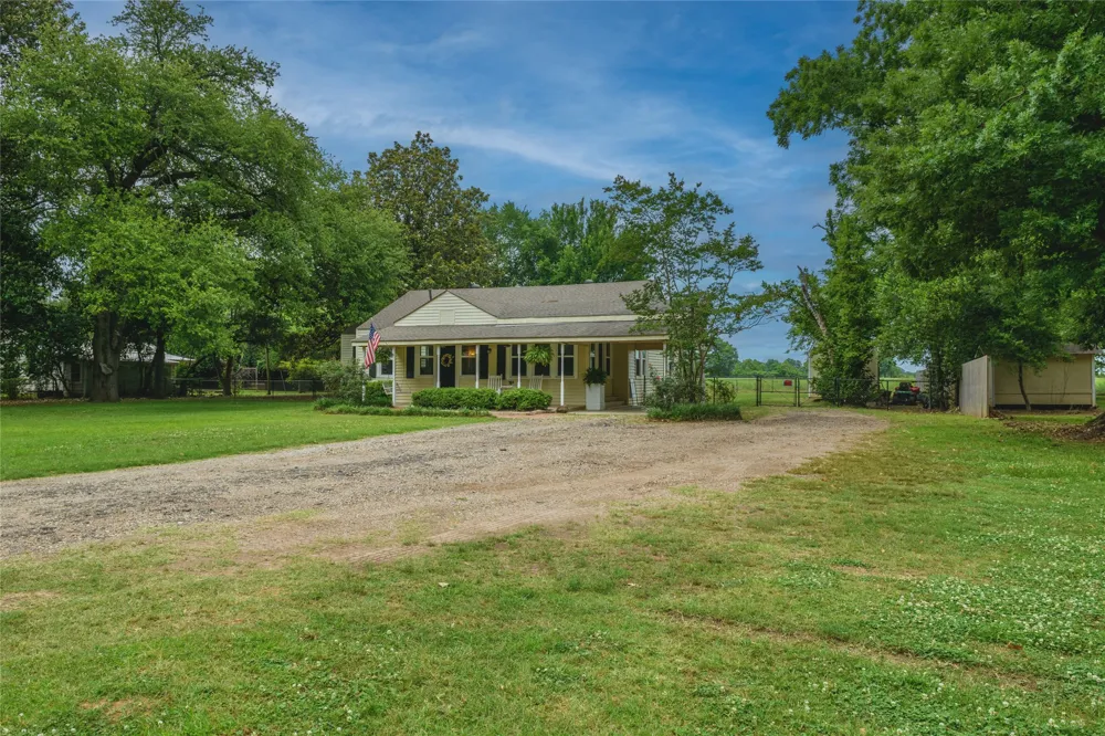 208 Louisiana Street Belcher, LA 71004