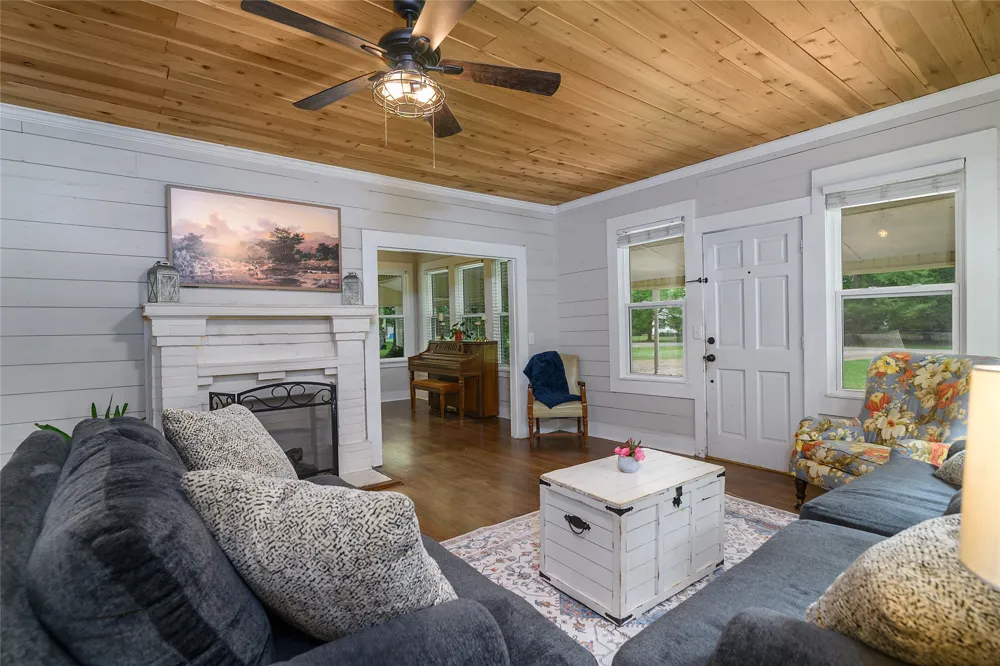 208 Louisiana Street Belcher, LA 71004